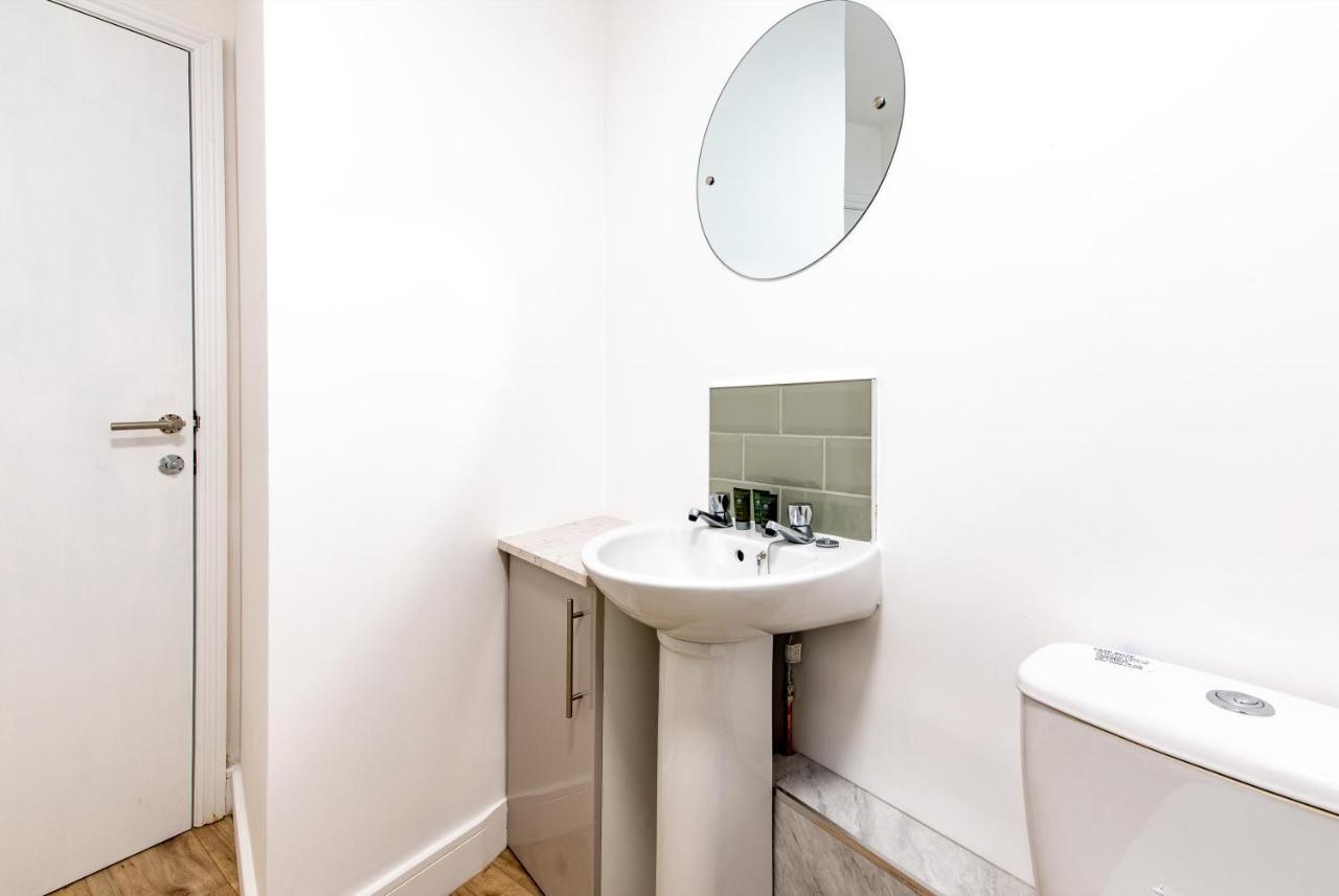 Newark Apartments: Ideal For Contractors With Parking Balderton