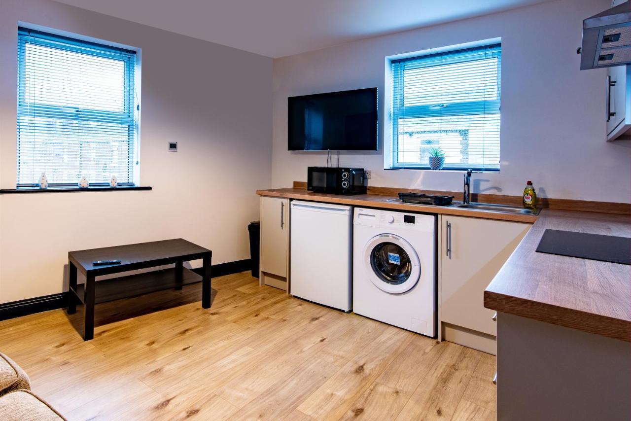 Newark Apartments: Ideal For Contractors With Parking *
