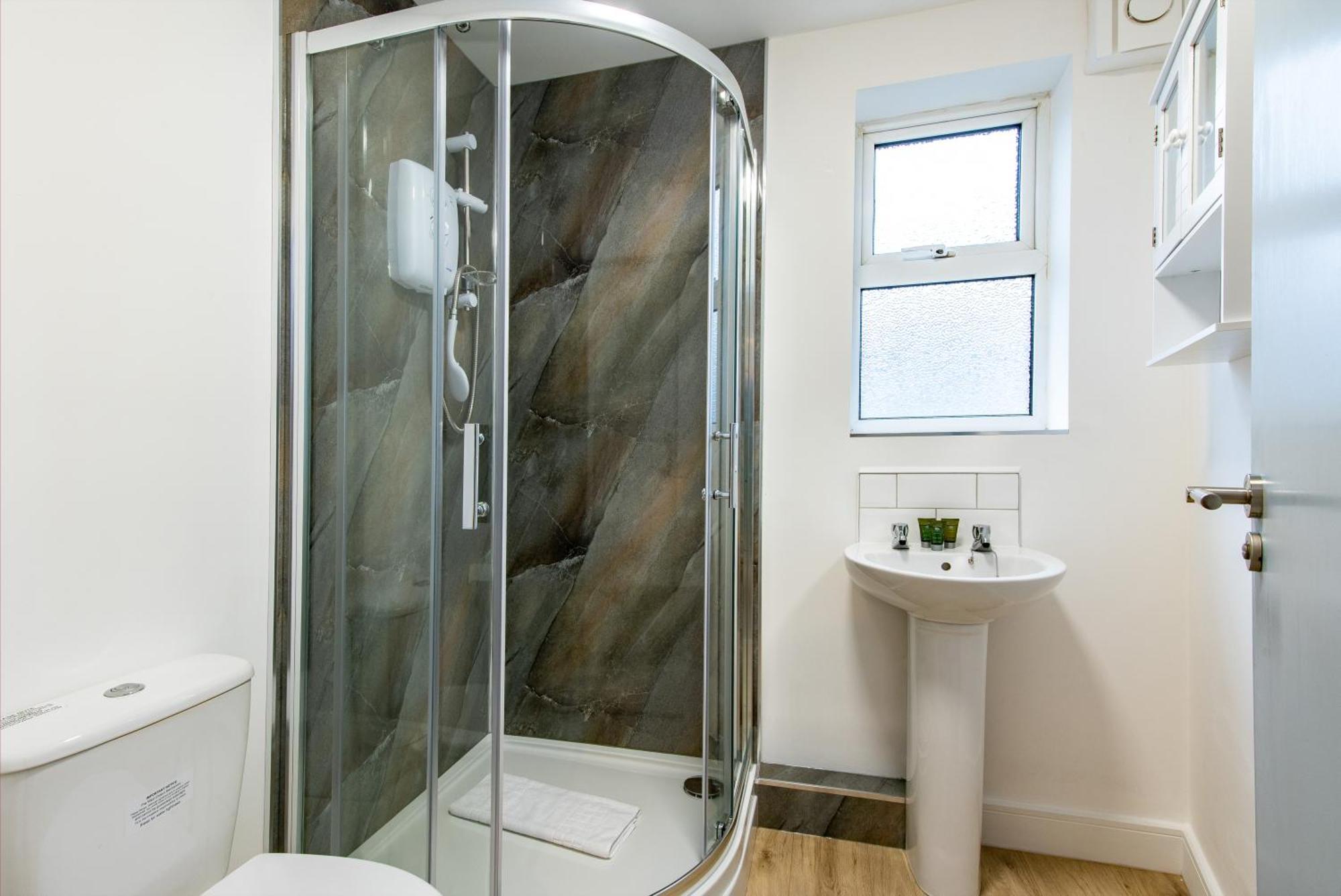 Newark Apartments: Ideal For Contractors With Parking *